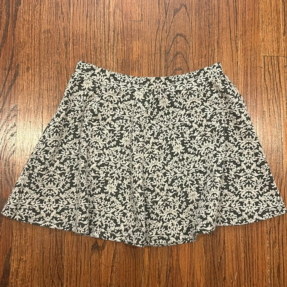 Patterned Textured Skirt - Picture 2 of 4